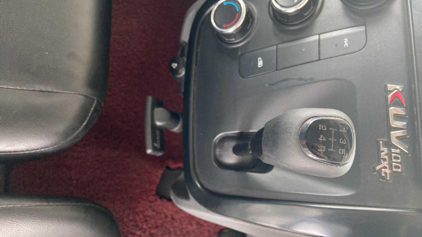 2018 Mahindra KUV 100 NXT K2 P 6 STR, Petrol, Manual, 50,326 km, Gear Lever