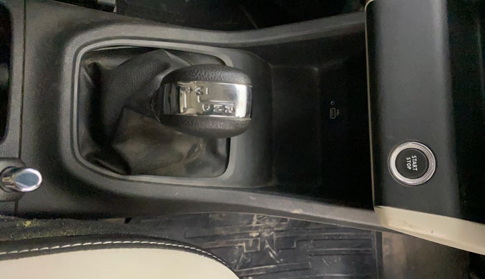 2021 Renault TRIBER RXZ AMT, Petrol, Automatic, 22,971 km, Gear Lever