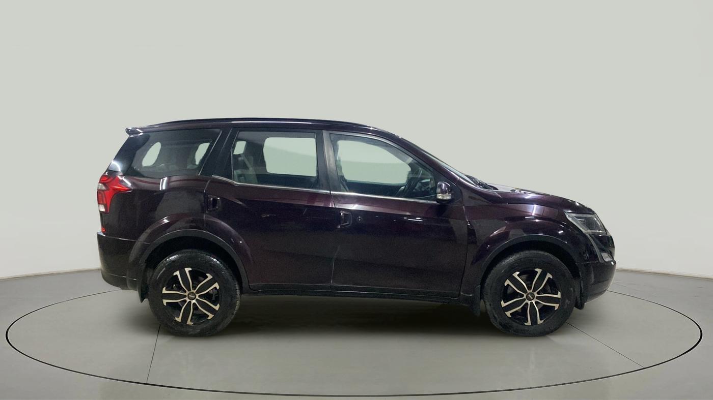 2018 Mahindra XUV500 W7, Diesel, Manual, 67,326 km, Right Side View