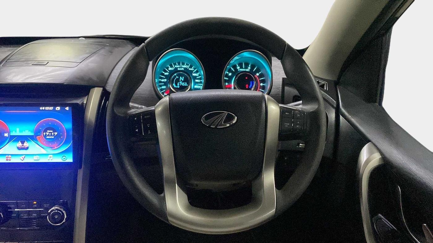 2018 Mahindra XUV500 W7, Diesel, Manual, 67,326 km, Steering Wheel Close Up
