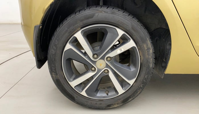 2020 Tata ALTROZ XZ PETROL, Petrol, Manual, 24,581 km, Right Rear Wheel
