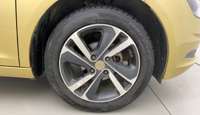2020 Tata ALTROZ XZ PETROL, Petrol, Manual, 24,581 km, Right Front Wheel