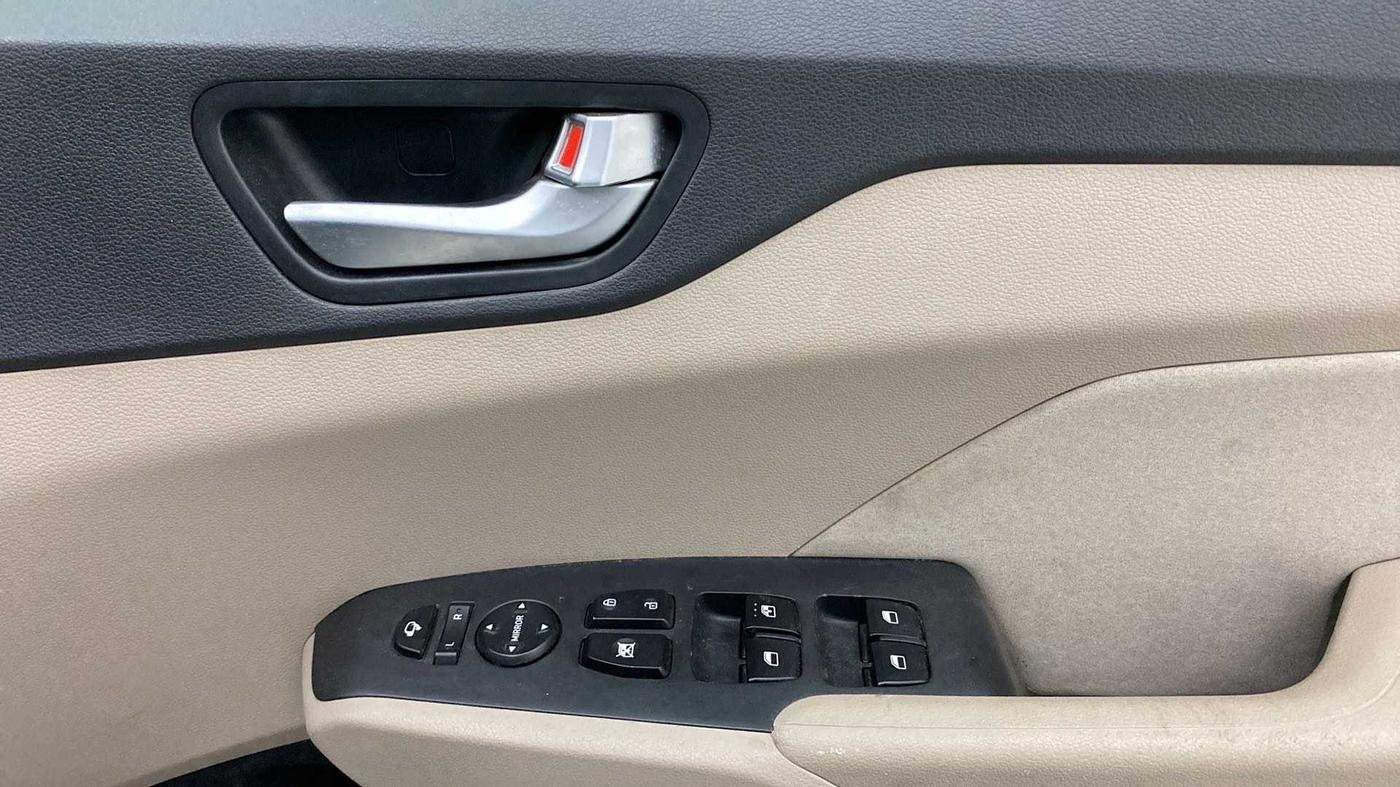 2019 Hyundai Verna 1.6 VTVT SX, Petrol, Manual, 61,985 km, Driver Side Door Panels Control