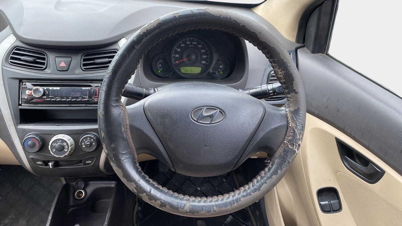 2014 Hyundai Eon ERA +, Petrol, Manual, 70,814 km, Steering Wheel Close Up