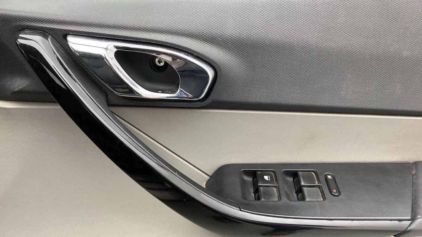2018 Tata Tiago XZ PETROL, CNG, Manual, 63,258 km, Driver Side Door Panels Control