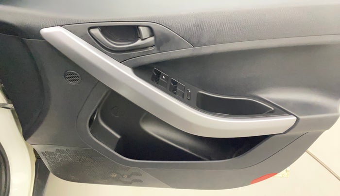 2021 Tata NEXON XMA SUNROOF DIESEL, Diesel, Automatic, 35,565 km, Driver Side Door Panels Control