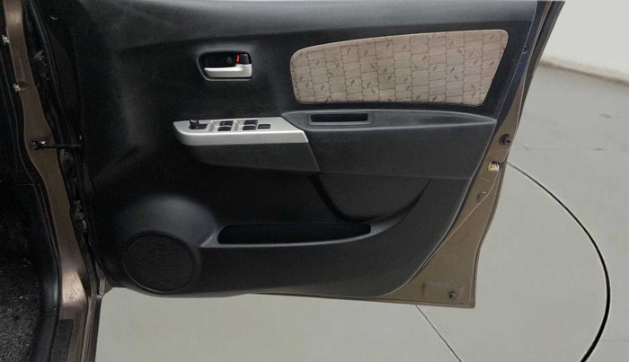 2014 Maruti Wagon R 1.0 VXI, Petrol, Manual, 66,272 km, Driver Side Door Panels Control