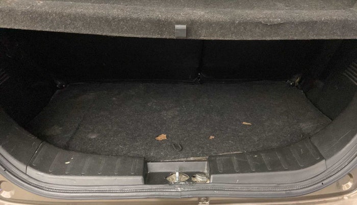2014 Maruti Wagon R 1.0 VXI, Petrol, Manual, 66,272 km, Boot Inside