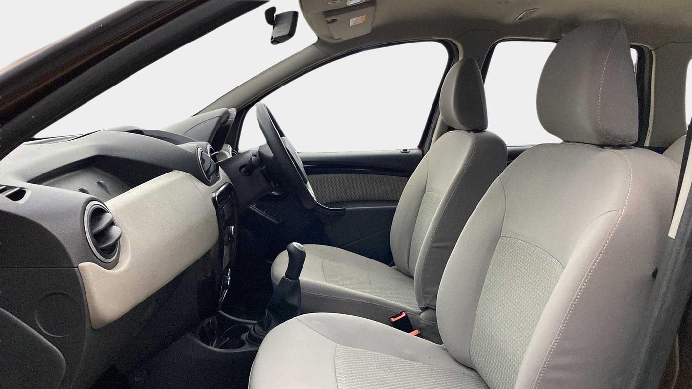 2015 Renault Duster RXL PETROL, Petrol, Manual, 25,958 km, Right Side Front Door Cabin