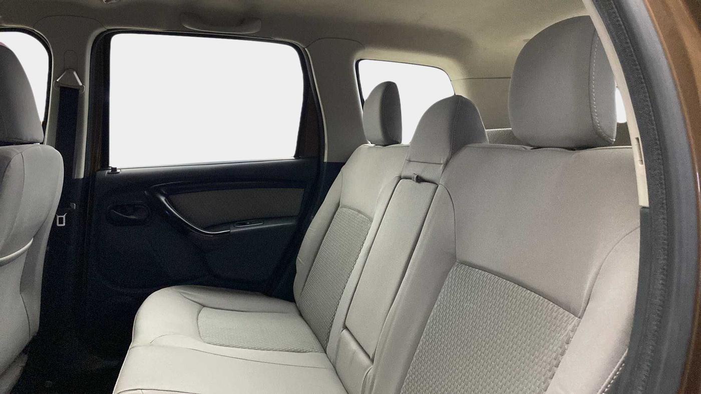 2015 Renault Duster RXL PETROL, Petrol, Manual, 25,958 km, Right Side Rear Door Cabin