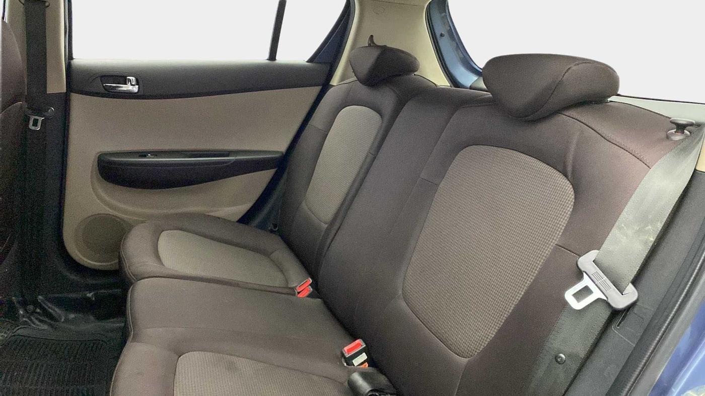 2013 Hyundai i20 SPORTZ 1.2, Petrol, Manual, 74,376 km, Right Side Rear Door Cabin