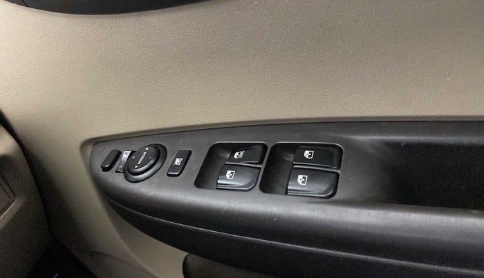 2013 Hyundai i20 SPORTZ 1.2, Petrol, Manual, 74,376 km, Right front window switch / handle - Minor damage