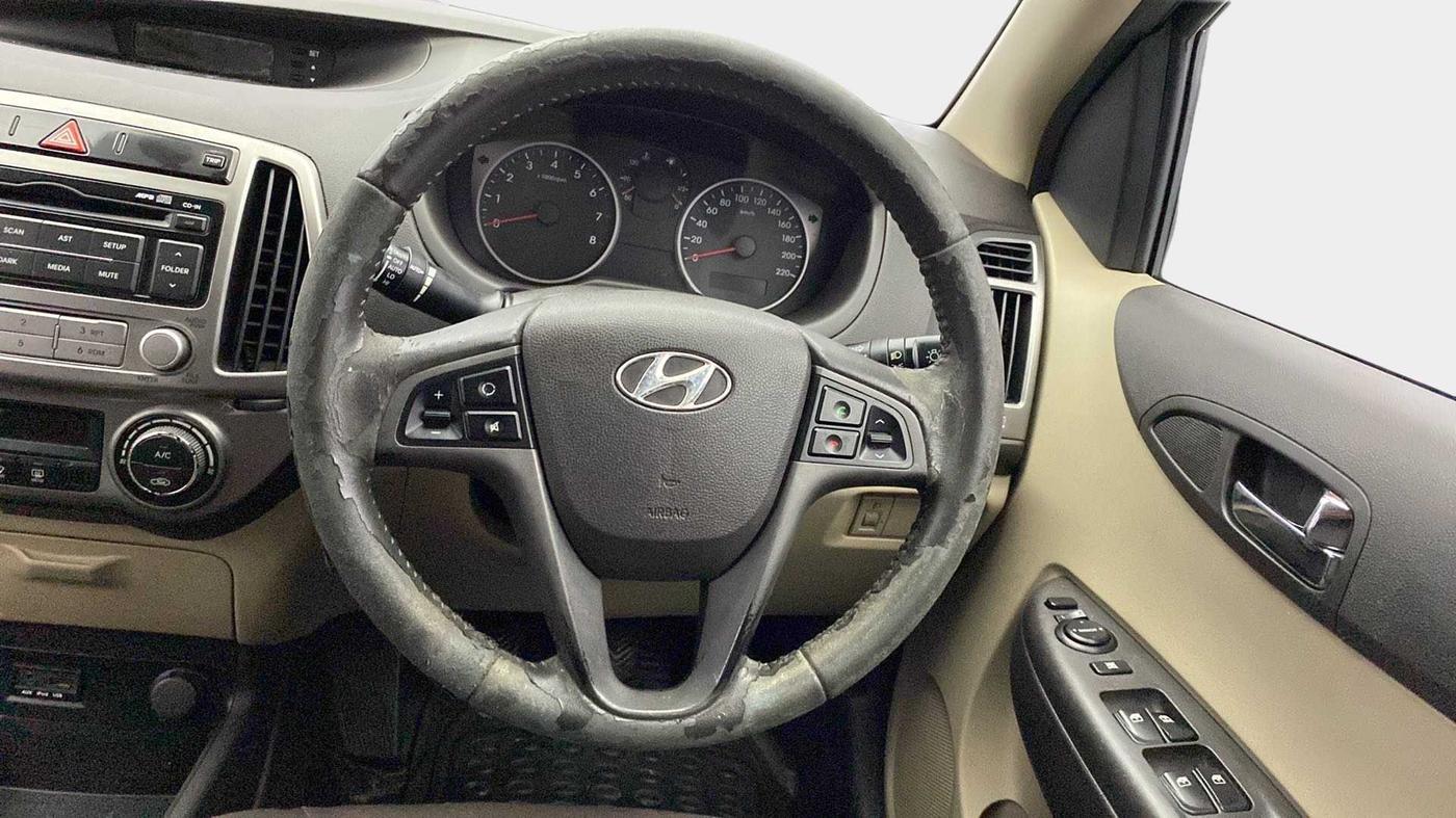 2013 Hyundai i20 SPORTZ 1.2, Petrol, Manual, 74,376 km, Steering Wheel Close Up
