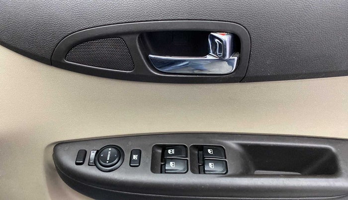 2013 Hyundai i20 SPORTZ 1.2, Petrol, Manual, 74,376 km, Driver Side Door Panels Control