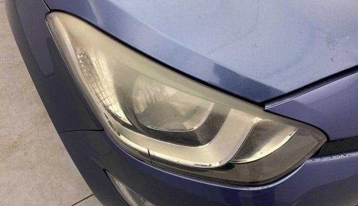 2013 Hyundai i20 SPORTZ 1.2, Petrol, Manual, 74,376 km, Right headlight - Clamp has minor damage
