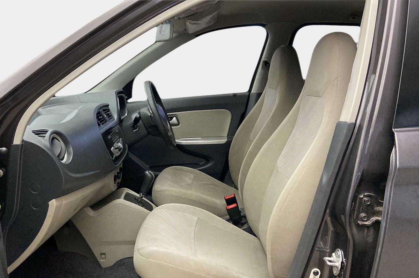 2015 Maruti Alto K10 VXI AMT, Petrol, Automatic, 18,900 km, Right Side Front Door Cabin