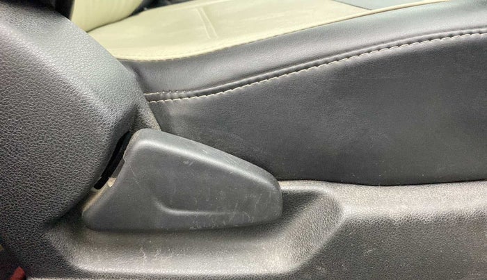 2021 Renault Kwid CLIMBER 1.0 AMT (O), Petrol, Automatic, 49,182 km, Driver Side Adjustment Panel