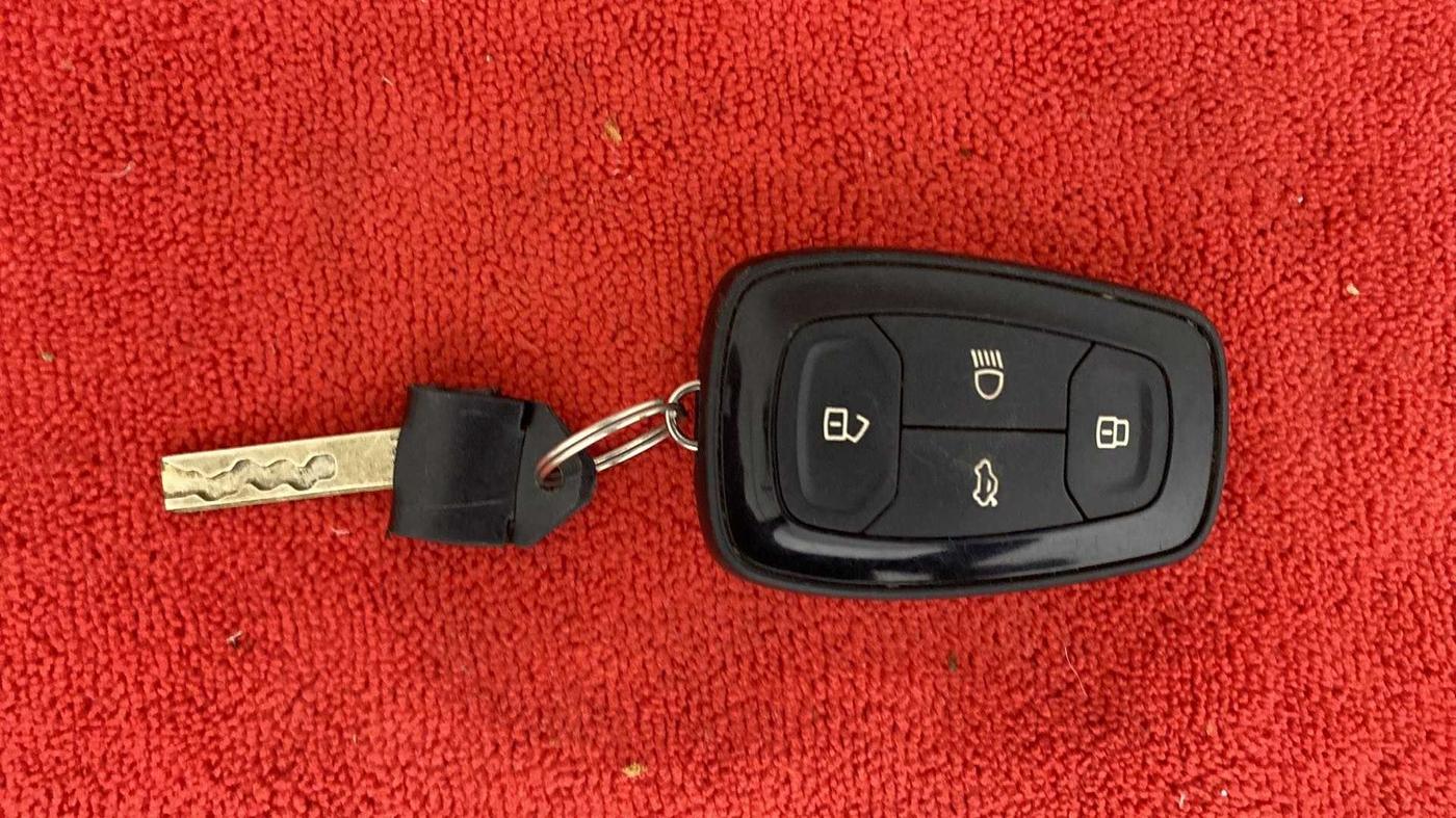 2020 Tata NEXON XZA PLUS (O) PETROL DUAL TONE, Petrol, Automatic, 85,380 km, Key Close Up