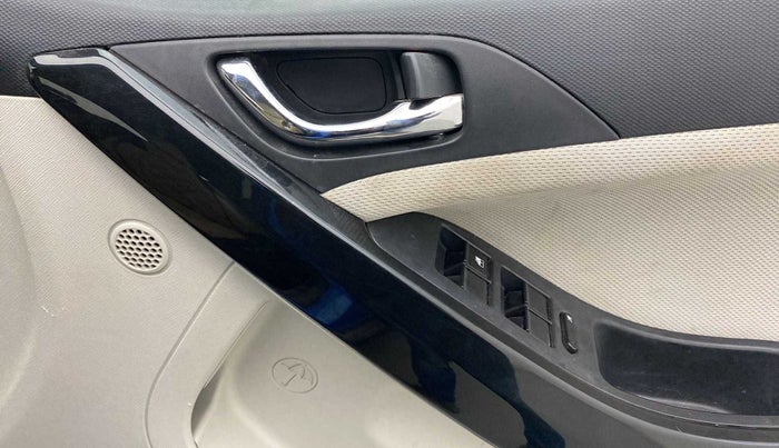 2020 Tata NEXON XZA PLUS (O) PETROL DUAL TONE, Petrol, Automatic, 85,380 km, Driver Side Door Panels Control