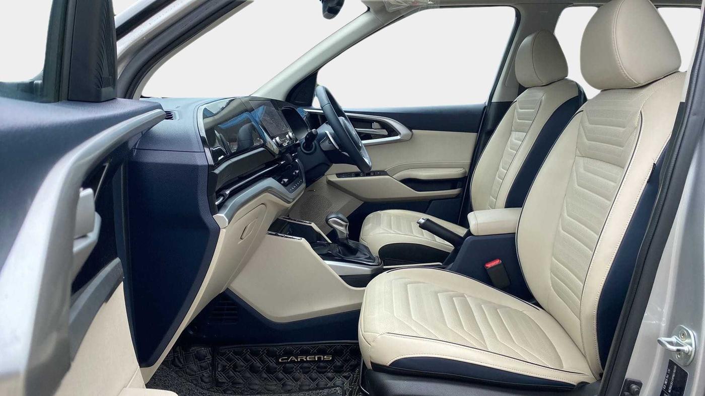 2023 KIA CARENS LUXURY PLUS 1.4 PETROL DCT 7 STR, Petrol, Automatic, 9,571 km, Right Side Front Door Cabin