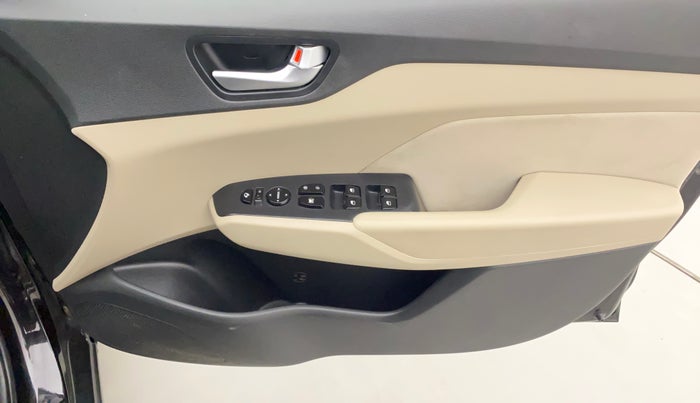 2017 Hyundai Verna 1.6 VTVT SX, Petrol, Manual, 55,176 km, Driver Side Door Panels Control