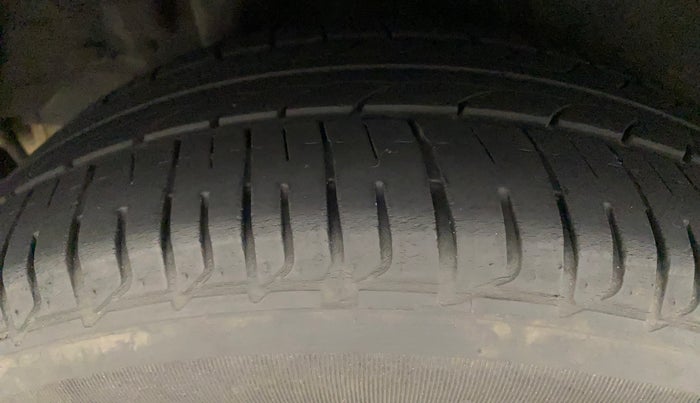 2017 Hyundai Verna 1.6 VTVT SX, Petrol, Manual, 55,176 km, Right Rear Tyre Tread
