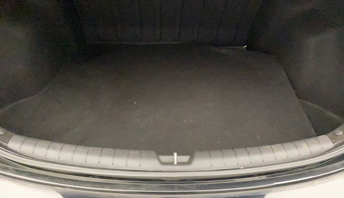 2017 Hyundai Verna 1.6 VTVT SX, Petrol, Manual, 55,176 km, Boot Inside