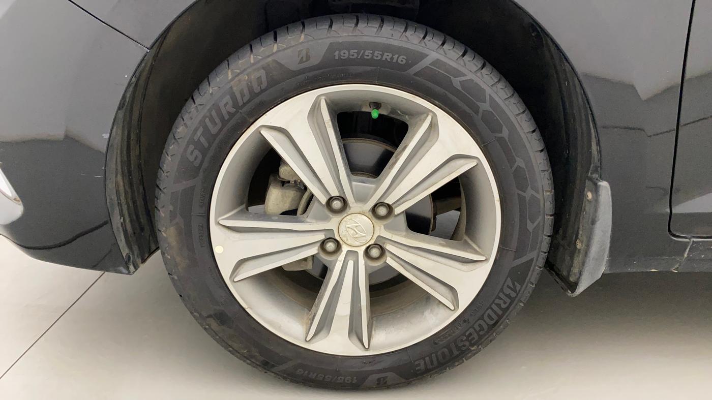2017 Hyundai Verna 1.6 VTVT SX, Petrol, Manual, 55,176 km, Left Front Wheel
