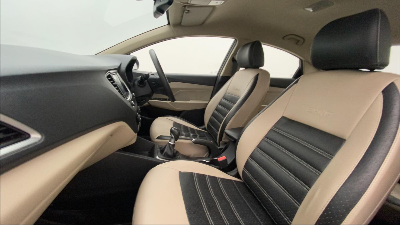 2017 Hyundai Verna 1.6 VTVT SX, Petrol, Manual, 55,176 km, Right Side Front Door Cabin