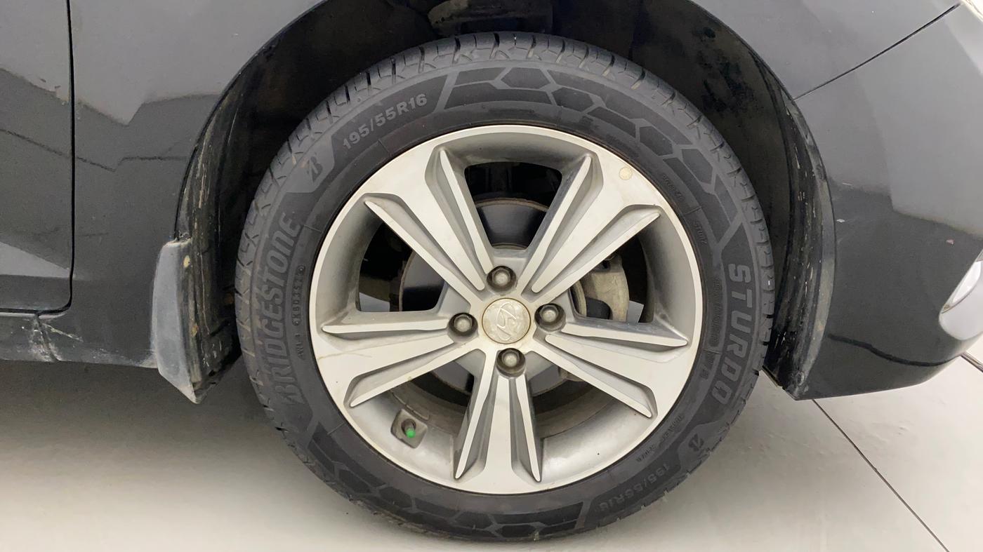 2017 Hyundai Verna 1.6 VTVT SX, Petrol, Manual, 55,176 km, Right Front Wheel