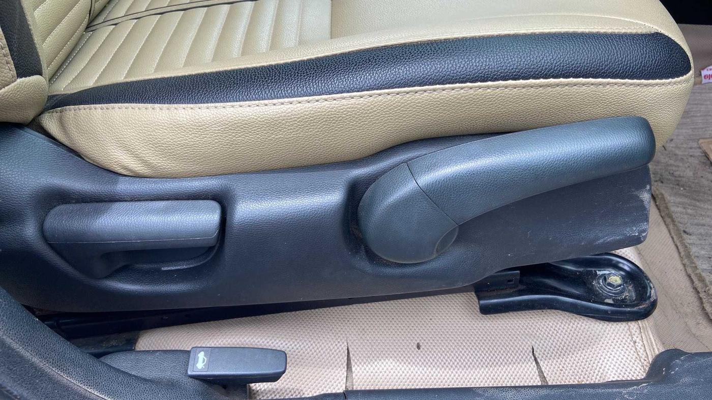 2015 Honda City 1.5L I-VTEC V MT, Petrol, Manual, 74,397 km, Driver Side Adjustment Panel