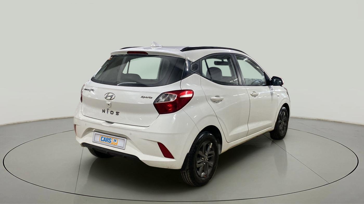 2021 Hyundai GRAND I10 NIOS SPORTZ AMT 1.2 KAPPA VTVT, Petrol, Automatic, 16,808 km, Right Back Diagonal