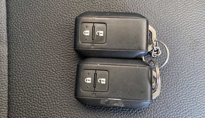 2018 Maruti Swift ZXI PLUS, Petrol, Manual, 26,403 km, Key Close Up