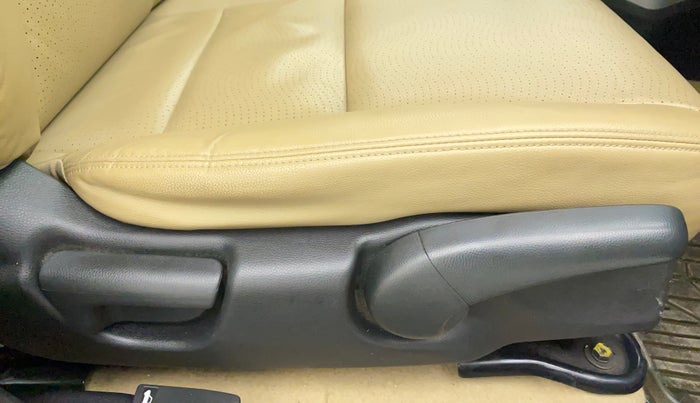 2015 Honda City 1.5L I-VTEC VX (O) MT, Petrol, Manual, 31,110 km, Driver Side Adjustment Panel