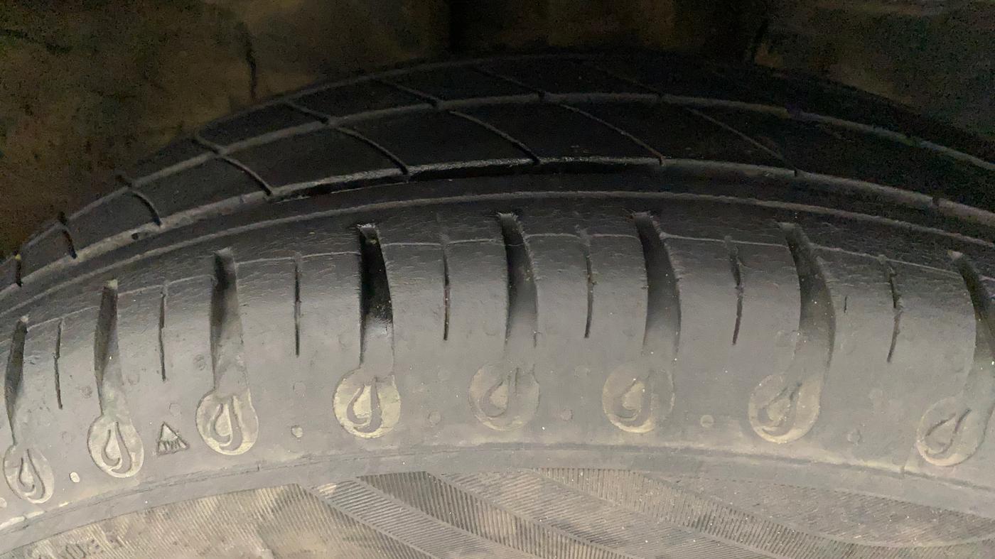 2021 Renault Kwid RXT 1.0 AMT (O), Petrol, Automatic, 40,778 km, Right Front Tyre Tread