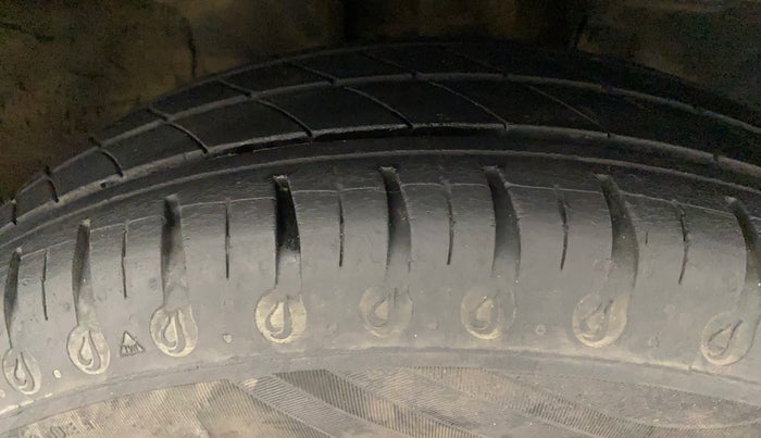 2021 Renault Kwid RXT 1.0 AMT (O), Petrol, Automatic, 40,778 km, Right Front Tyre Tread