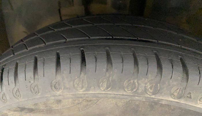 2021 Renault Kwid RXT 1.0 AMT (O), Petrol, Automatic, 40,778 km, Left Front Tyre Tread