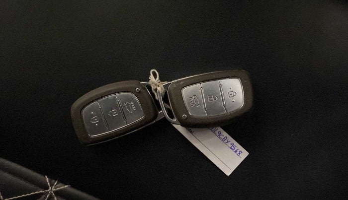 2022 Hyundai VENUE SX 1.2 PETROL, Petrol, Manual, 25,523 km, Key Close Up