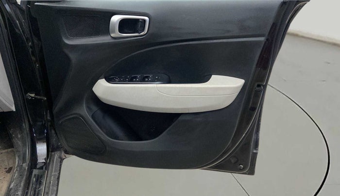 2022 Hyundai VENUE SX 1.2 PETROL, Petrol, Manual, 25,523 km, Driver Side Door Panels Control