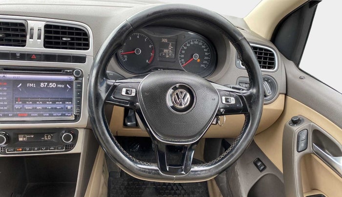 2016 Volkswagen Vento HIGHLINE 1.6 MPI, Petrol, Manual, 89,950 km, Steering Wheel Close Up