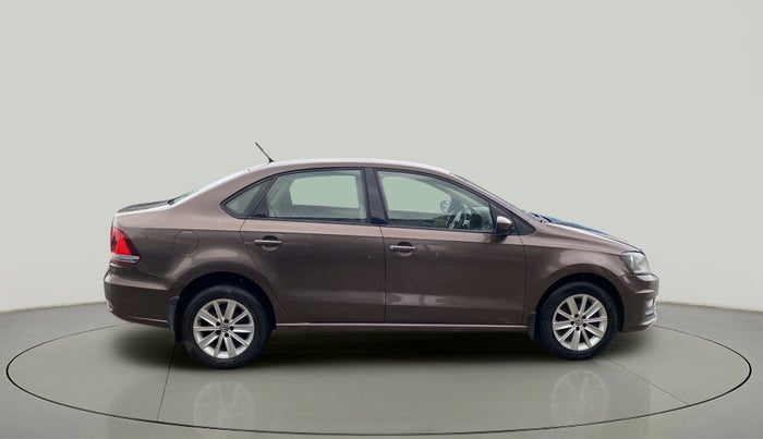 2016 Volkswagen Vento HIGHLINE 1.6 MPI, Petrol, Manual, 89,950 km, Right Side