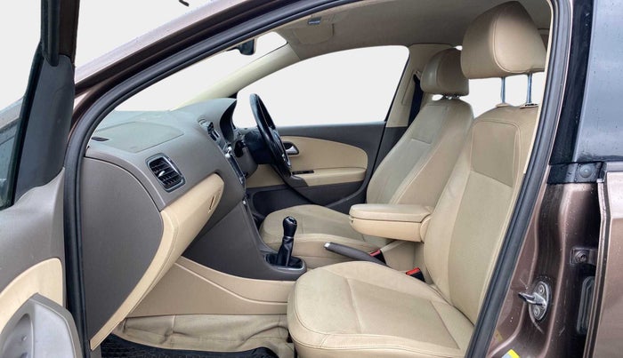 2016 Volkswagen Vento HIGHLINE 1.6 MPI, Petrol, Manual, 89,950 km, Right Side Front Door Cabin