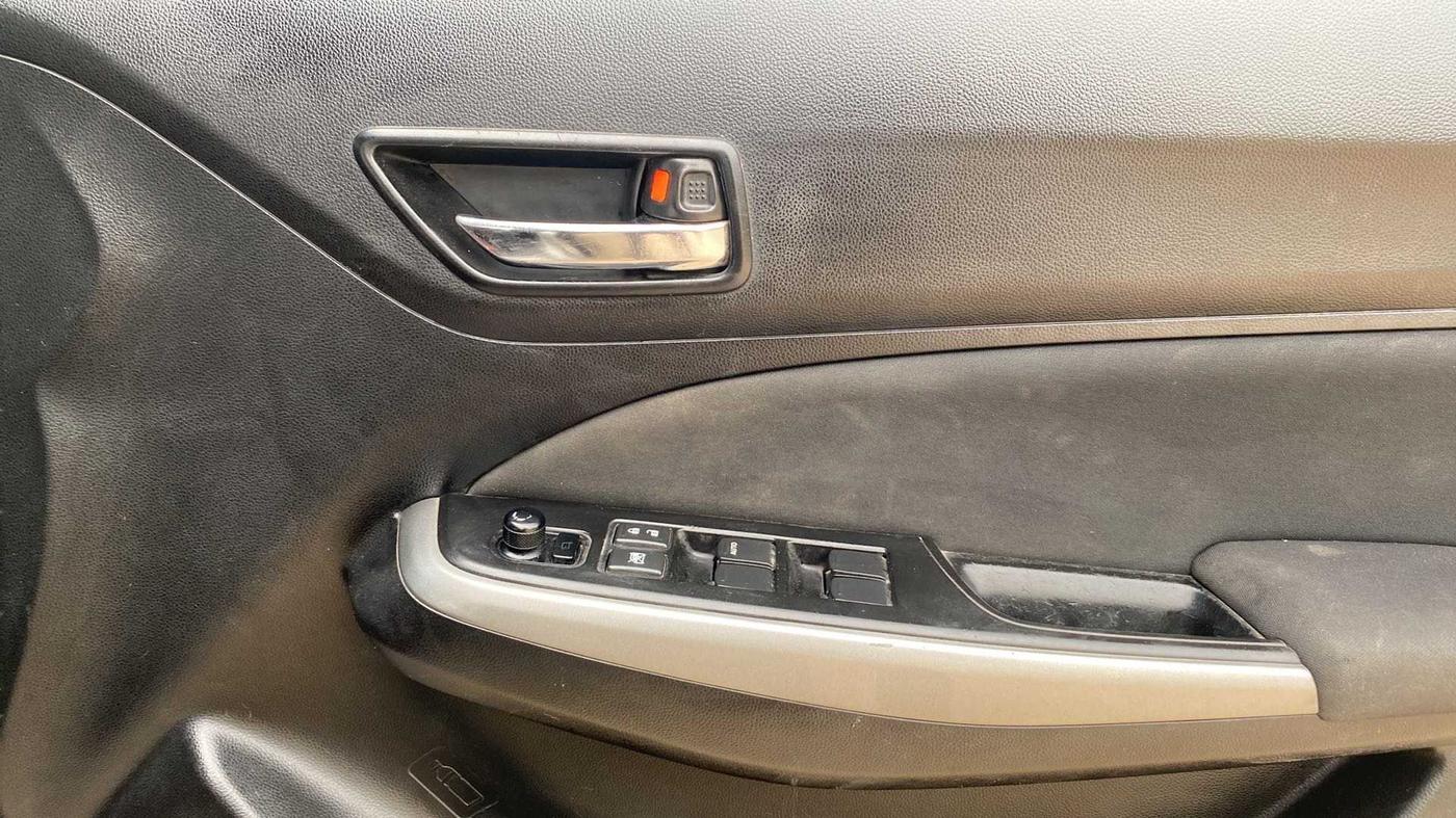 2018 Maruti Swift ZXI AMT, Petrol, Automatic, 60,189 km, Driver Side Door Panels Control