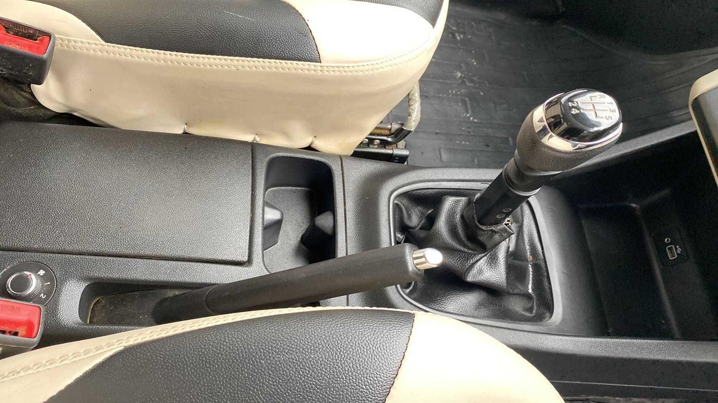 2022 Renault TRIBER RXZ, Petrol, Manual, 32,263 km, Gear Lever