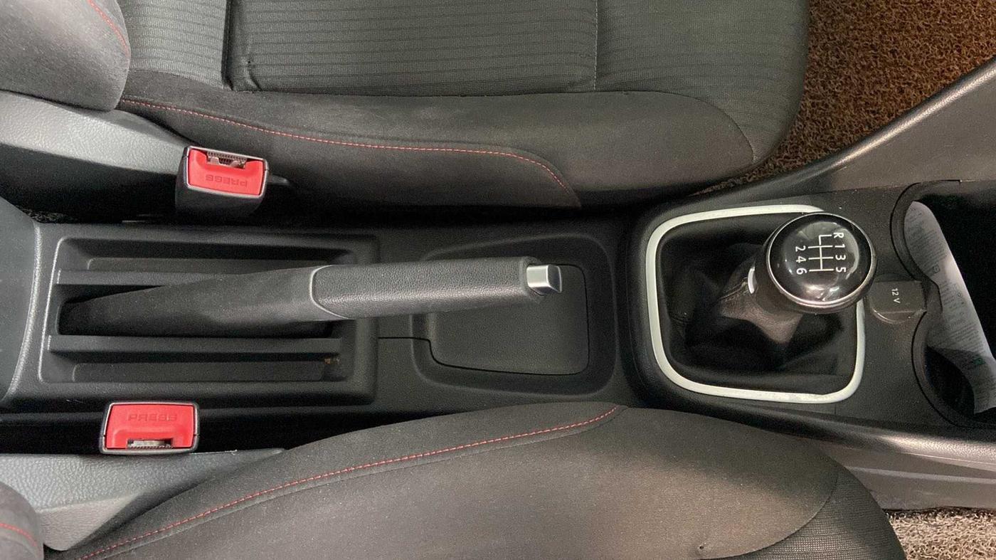 2020 Volkswagen Polo HIGHLINE PLUS 1.0L TSI, Petrol, Manual, 44,412 km, Gear Lever