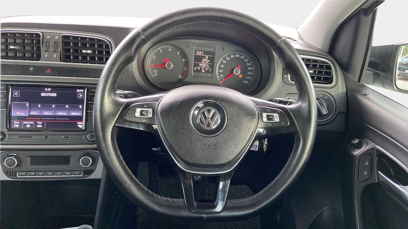 2020 Volkswagen Polo HIGHLINE PLUS 1.0L TSI, Petrol, Manual, 44,412 km, Steering Wheel Close Up