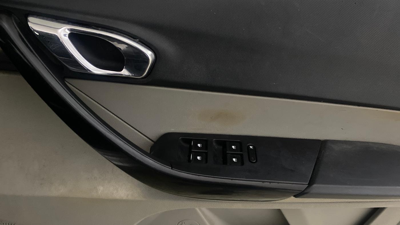 2016 Tata Tiago XZ PETROL, Petrol, Manual, 39,177 km, Driver Side Door Panels Control