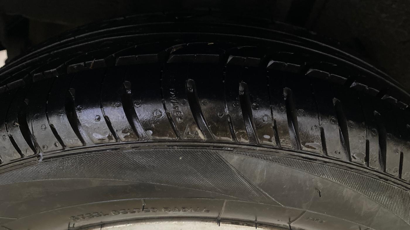 2016 Tata Tiago XZ PETROL, Petrol, Manual, 39,177 km, Right Rear Tyre Tread