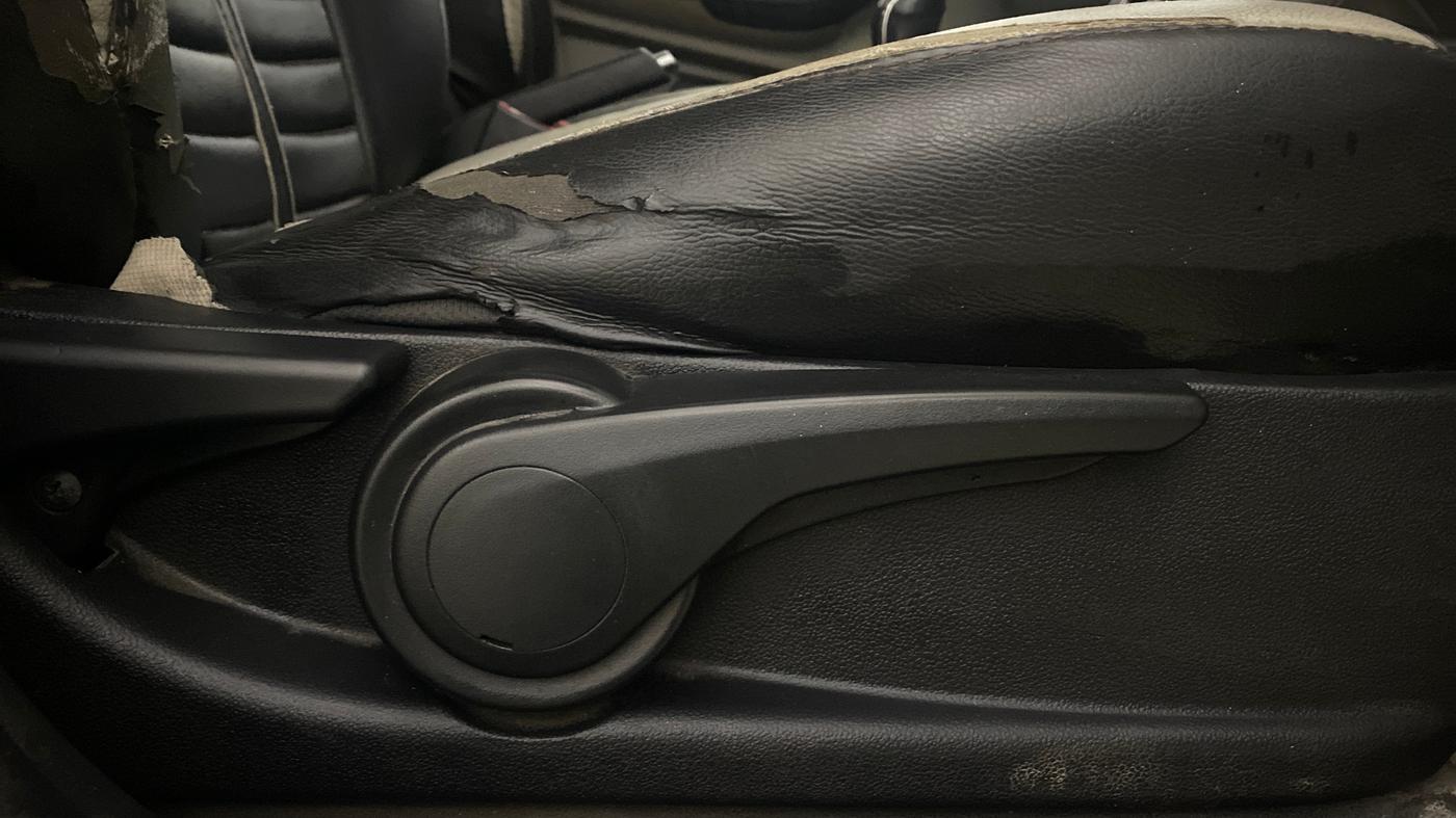 2016 Tata Tiago XZ PETROL, Petrol, Manual, 39,177 km, Driver Side Adjustment Panel