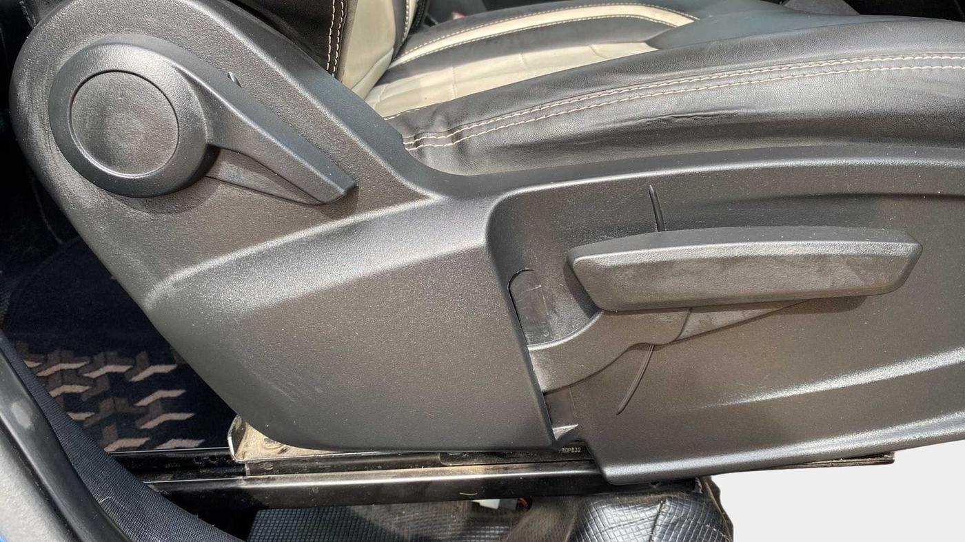 2022 Tata PUNCH CREATIVE  MT, Petrol, Manual, 20,447 km, Driver Side Adjustment Panel
